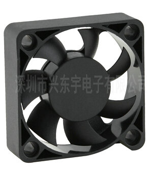 舞臺燈光散熱風(fēng)扇不僅是舞臺燈光壽命的延長(cháng)者，更能保護自己